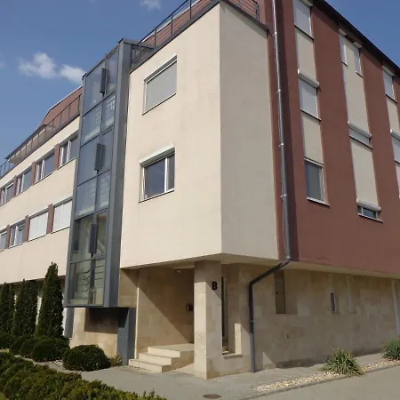 Ezustpart Apartman Σίοφοκ